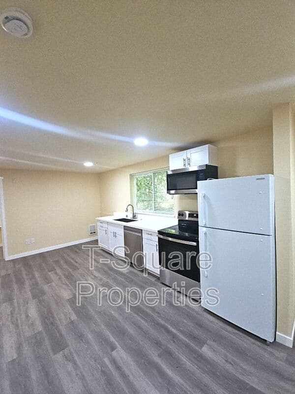 Seattle House: 7041 S 116th PL