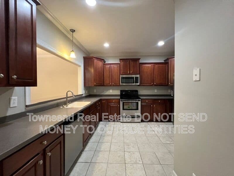 Fayetteville House: 934 Westland Ridge Rd.