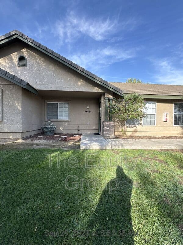 Visalia House: 2619 S Maselli