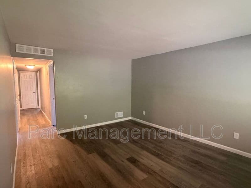 Detroit House: 15853 Dacosta Street