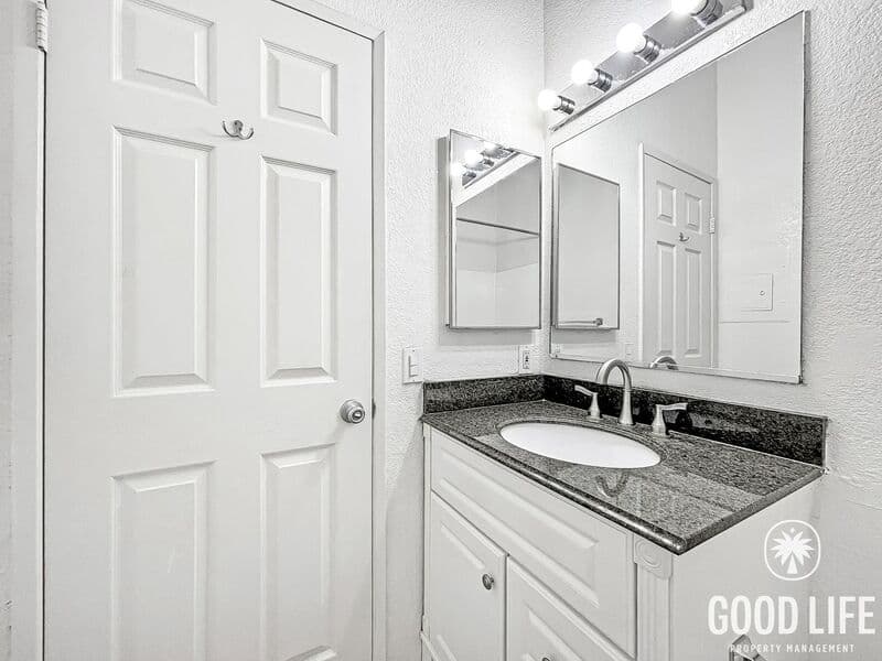 San Diego Condo: 4377 Wilson Ave