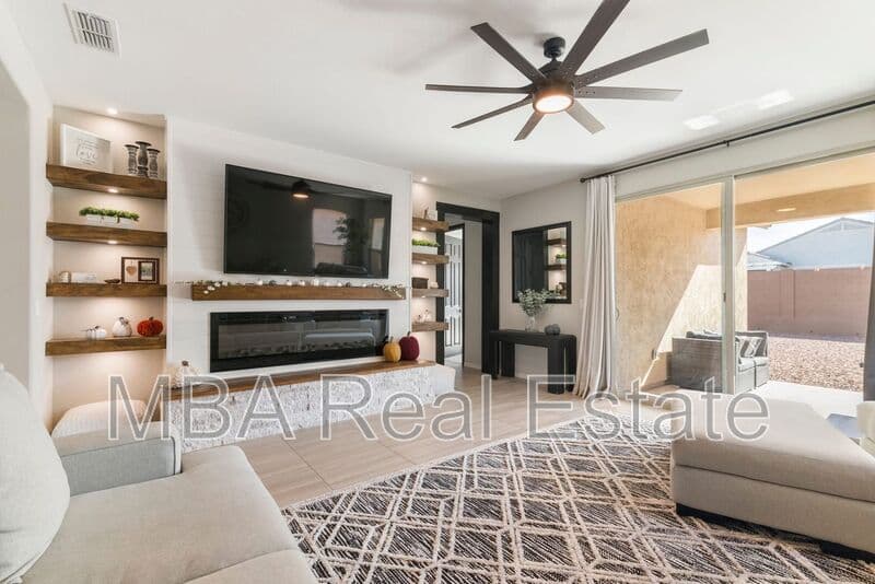 Laveen House: 6803 W Winston Dr