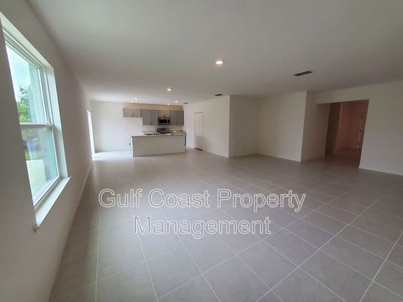 Port Charlotte House: 58 Kenly St