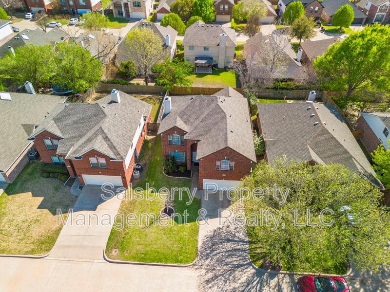 Fort Worth House: 4943 Sunset Ridge Drive