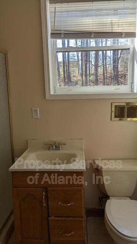 Decatur House: 4341 Old Lake Dr