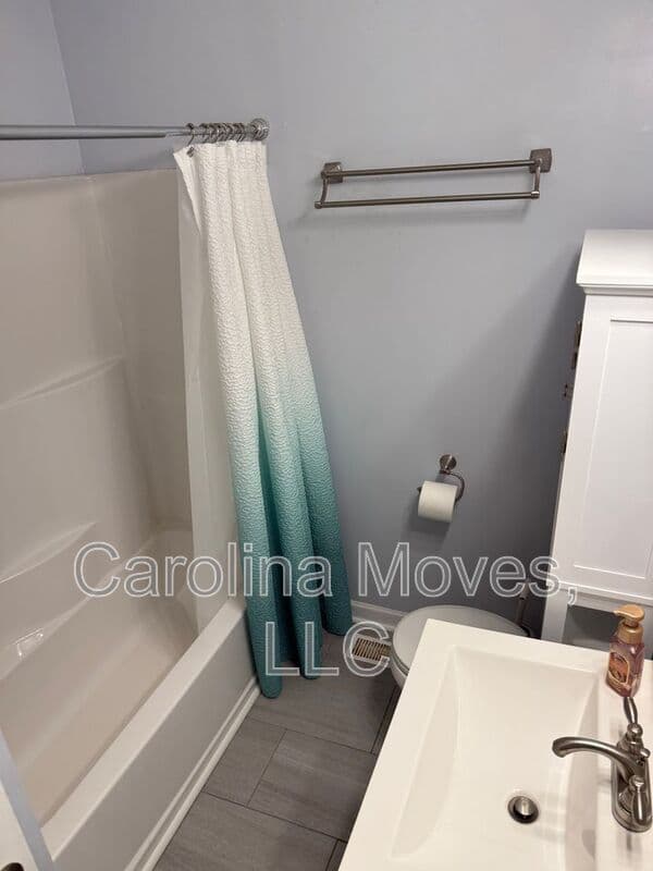 Greenville House: 16 Flower Drive