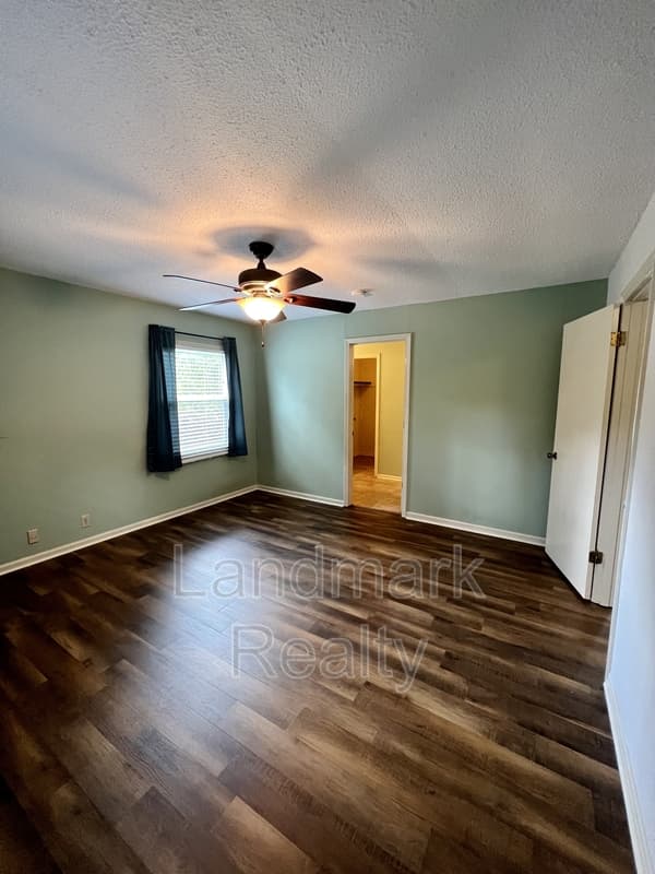 Warner Robins House: 116 Lake Front Drive