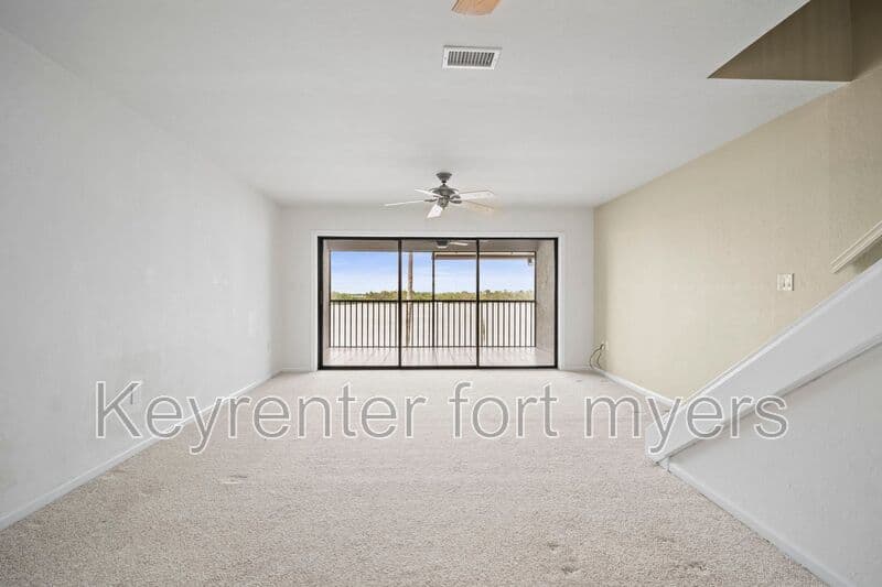 Fort Myers Beach House: 894 Buttonwood Dr