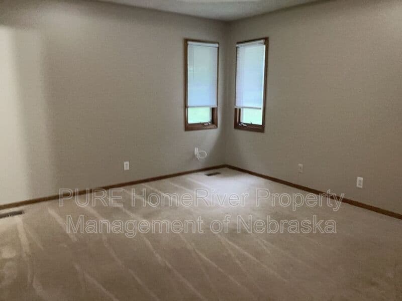 Ralston House: 6723 Woodbine Cir