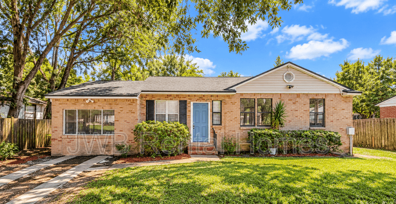 Jacksonville House: 768 Gardenia Ln