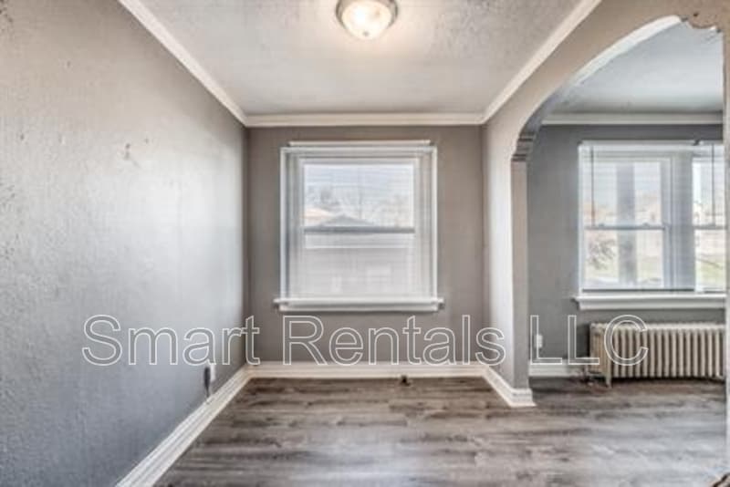 St. Louis Condo: 807 Clara Avenue  - 27