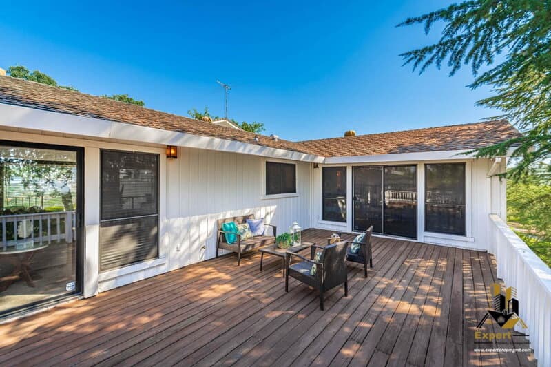 Newcastle House: 1811 Oak Terrace