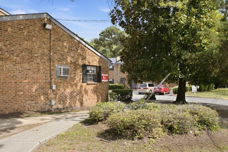 Norfolk House: 1458 Gabriel Dr