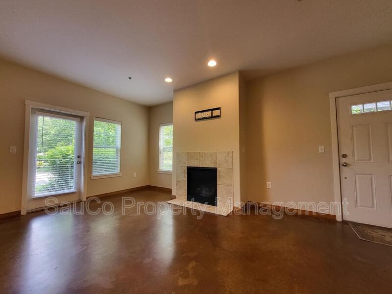 Hillsboro Condo: 10651 Northeast Red Wing Way #102