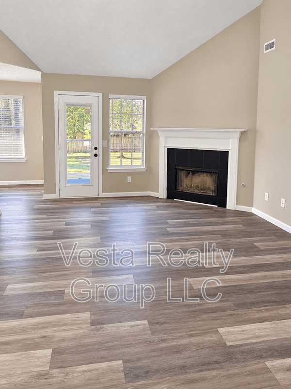 Stockbridge House: 407 Sage Ct