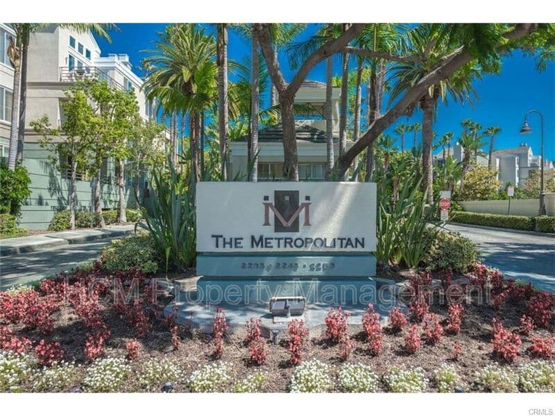 Irvine House: 2233 Martin