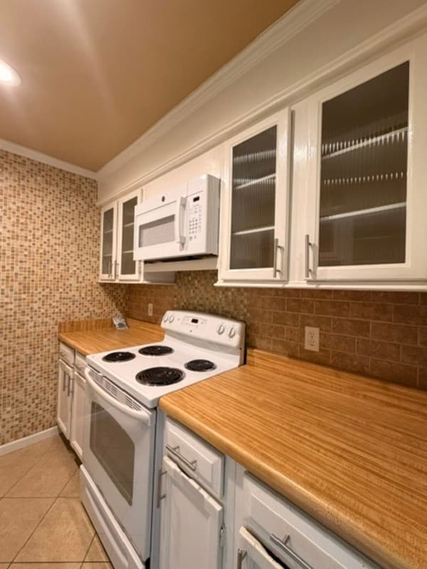 Columbia Condo: 801 Eastmont Drive #102