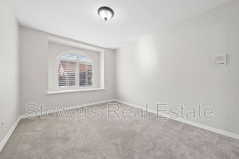 San Ramon Townhome: 613 S Blackbrush Ln