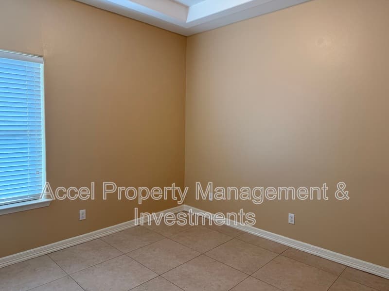 Alton Condo: 2600 E Garfield