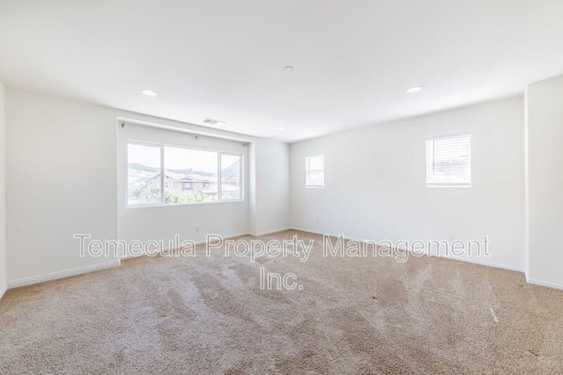 Fallbrook House: 35444 Asturian Way