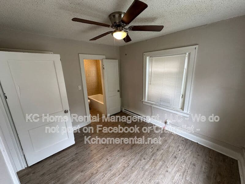 Kansas City House: 305-307 N Gladstone Blvd