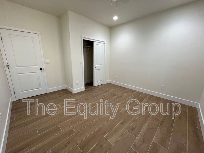 Lindsay House: 440 N Westwood Ave