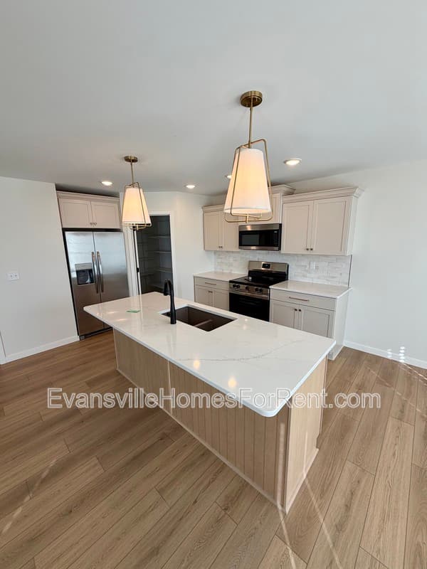 Evansville House: 12811 Halle Drive