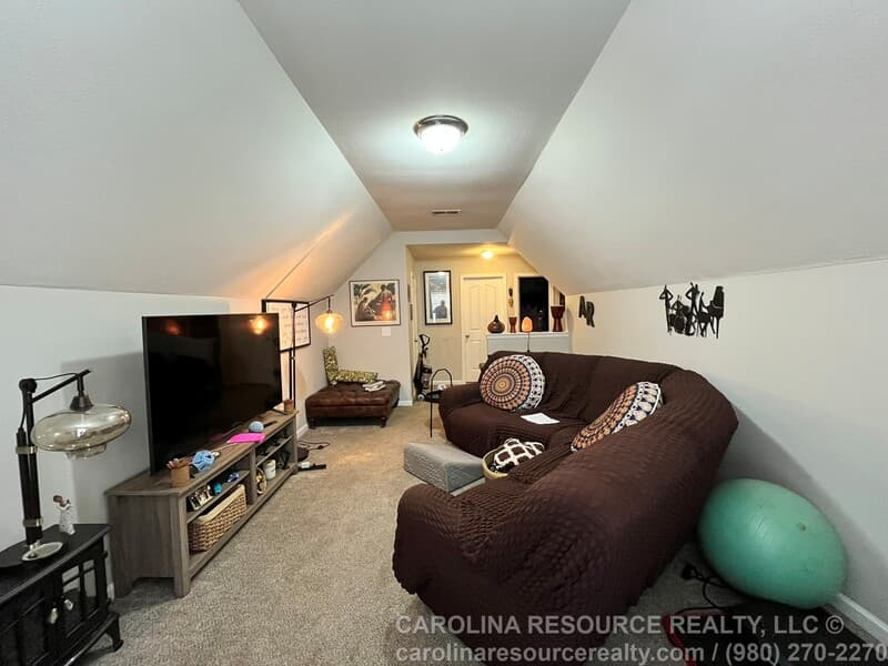 Charlotte House: 16328 Hayfield Road