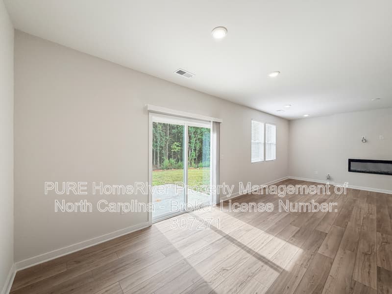 Hickory House: 2948 31st St Ln NE