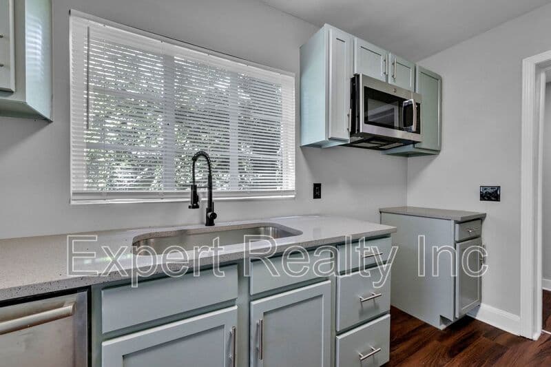 Birmingham House: 7420 Sparta Ave