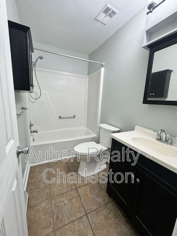 Mount Pleasent House: 730 Harbor Lane