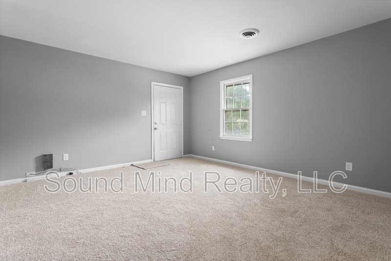 Rocky Mount House: 1403 Sportsman Trail