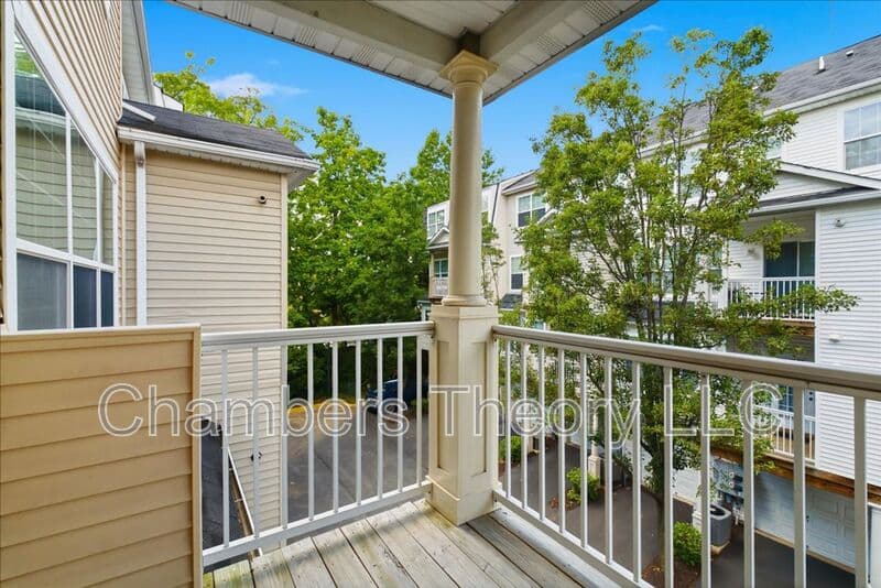 Silver Spring Condo: 11308 King George Dr