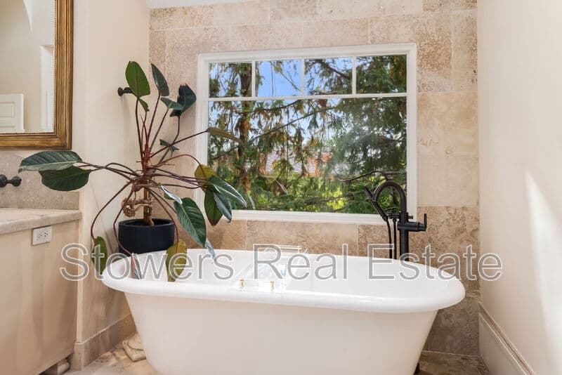 Danville House: 4482 Deer Ridge Rd