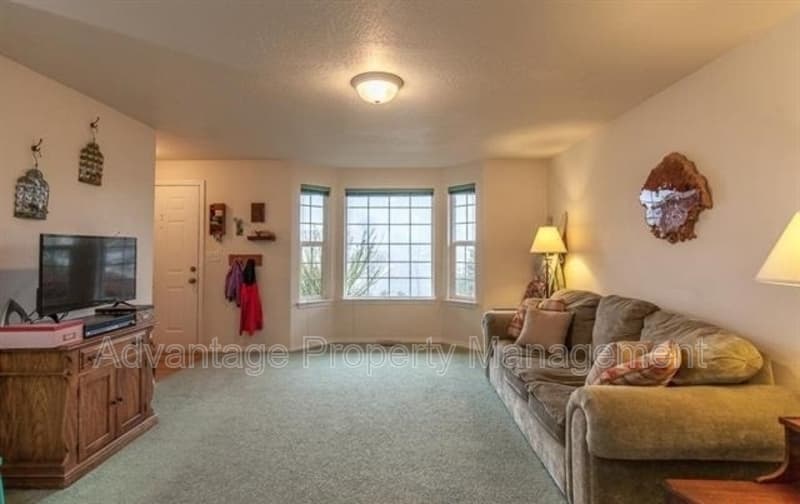 Albany House: 3122 30th SE