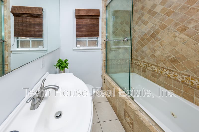 Reseda House: 19422 Welby Way