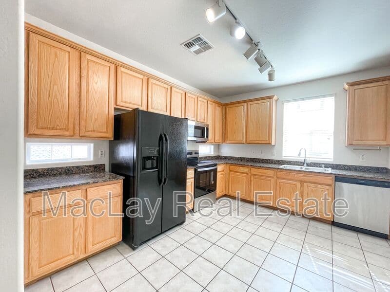 Mesa House: 10252 E Isleta ave