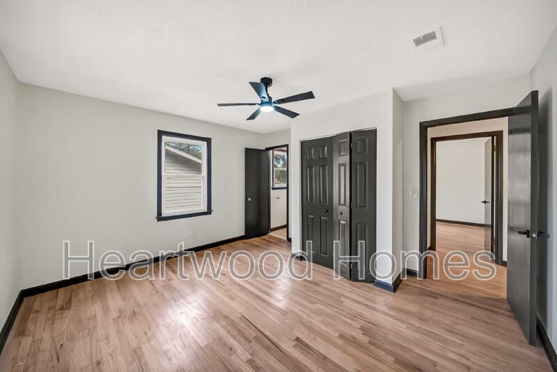Columbia Condo: 1911 Cermack St