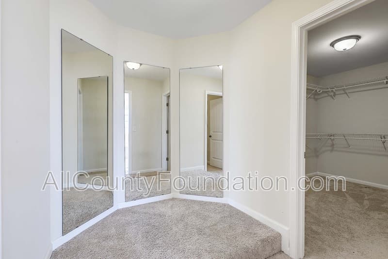 Summerville House: 431 Flat Rock Ln
