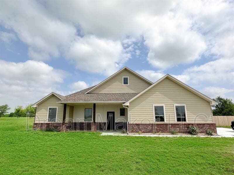 Goldsby House: 917 Apple Blossom Way
