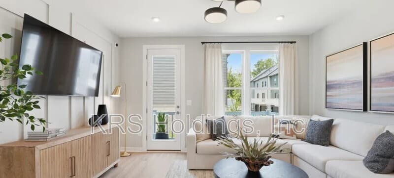 Woodbridge Townhome: 3738 District Dr.