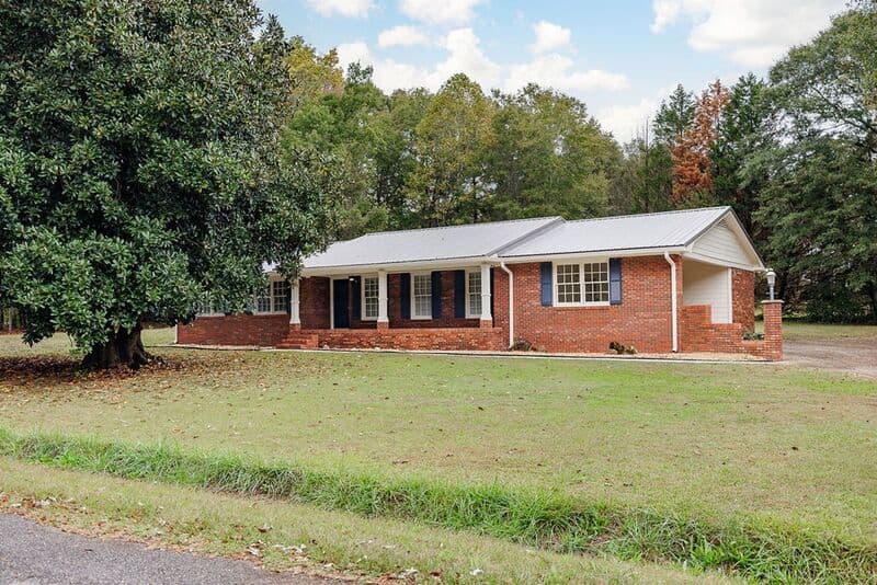 Watkinsville House: 1110 Maple Cir