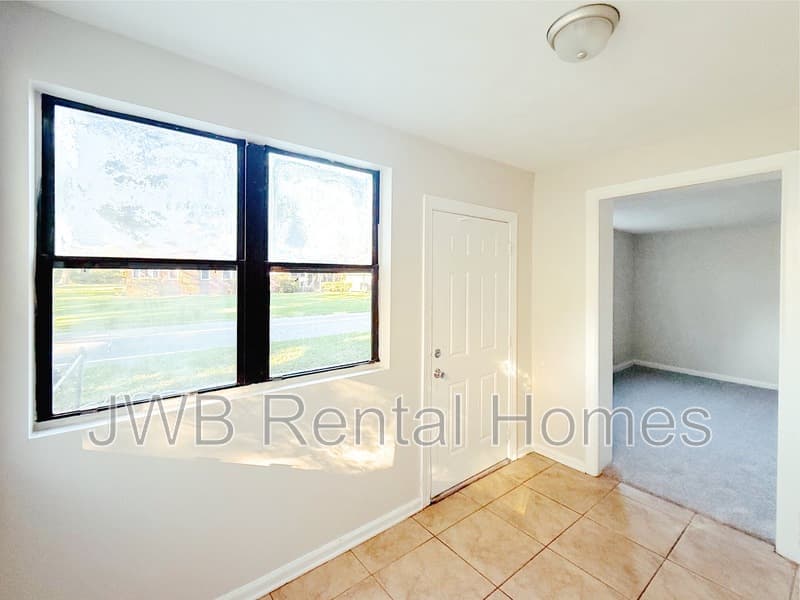 Jacksonville House: 2744 Broadway Ave