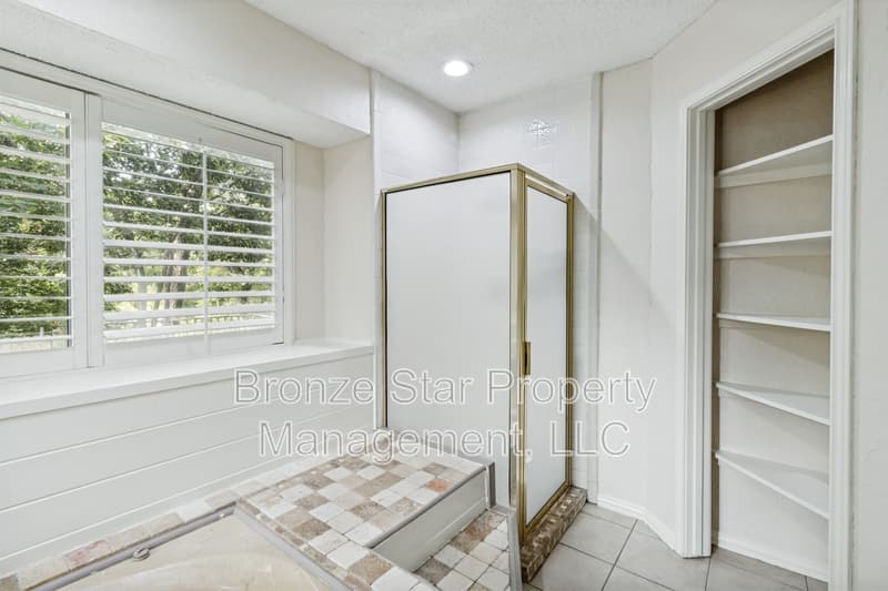 Dallas House: 4710 Fallon Place