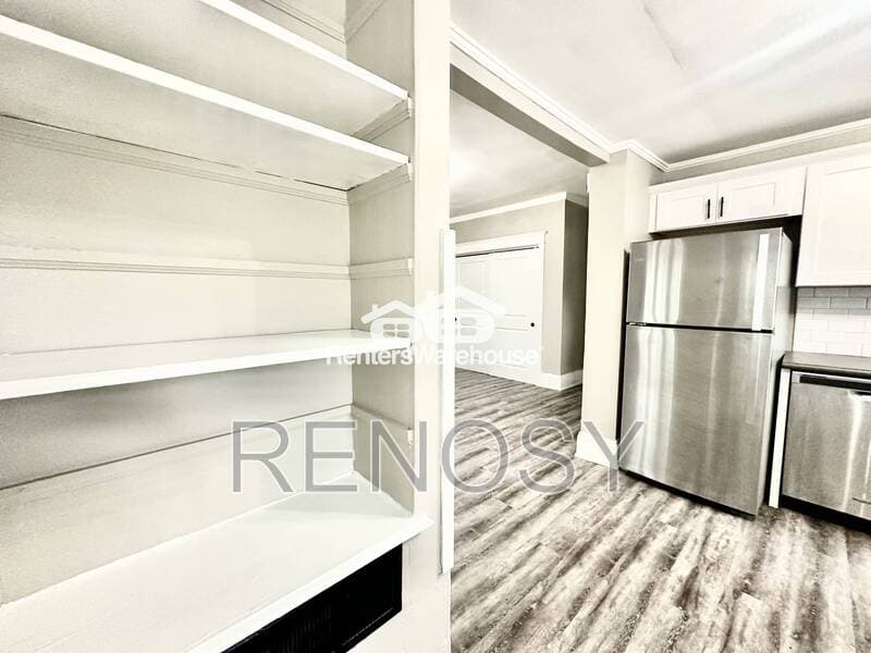 Des Moines House: 2500 Grand Ave