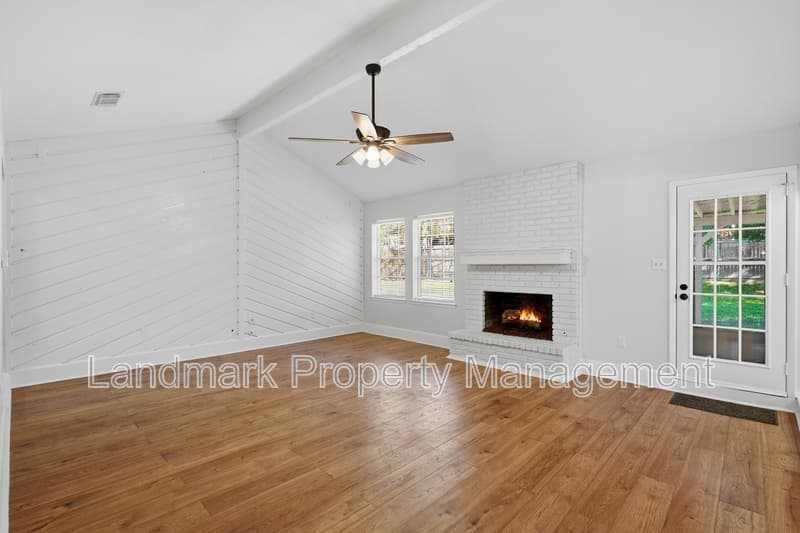 Arlington House: 5917 Pleasant Hill Drive
