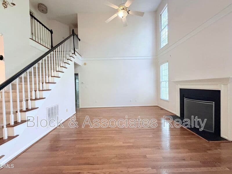 Benson House: 144 Peach Orchard Dr