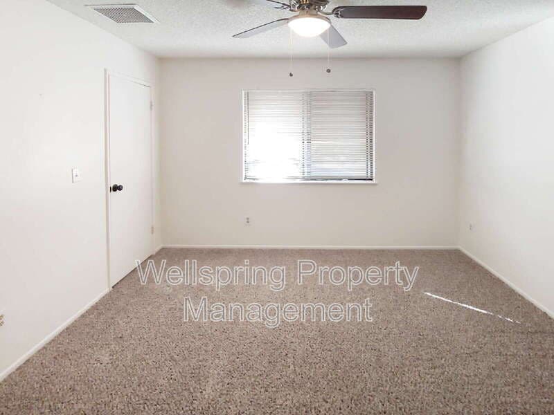Ridgecrest Condo: 936 W Graaf