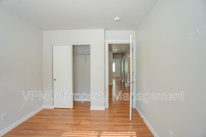 Vancouver Condo: 2837 NE Stapleton Rd