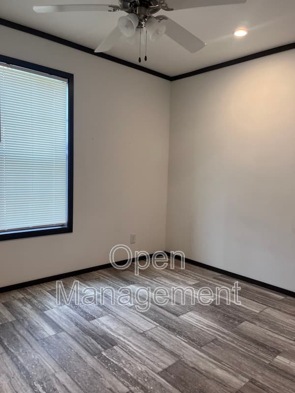 Ankeny House: 2301 SW Oralabor Rd